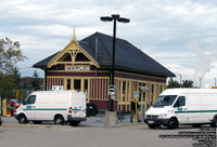 Viva Maple GO station