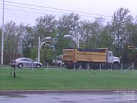 4-axle dump truck